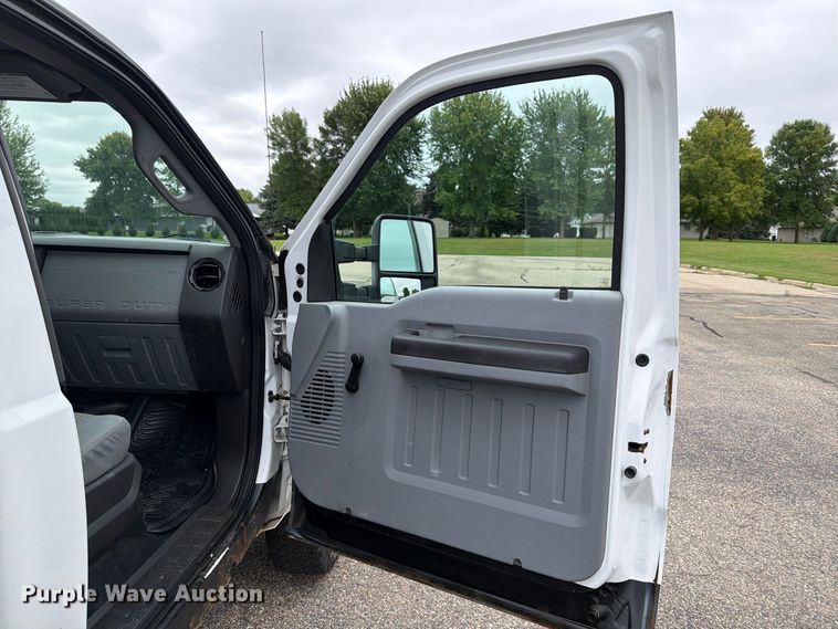 image for item FT7512 2013 Ford F250 Super Duty pickup truck