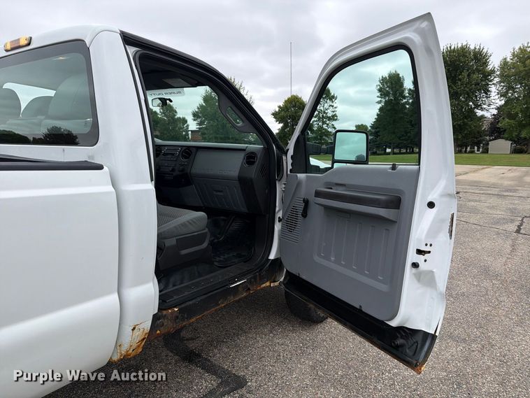 image for item FT7512 2013 Ford F250 Super Duty pickup truck