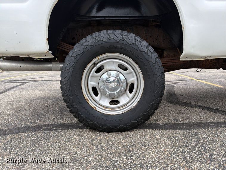 image for item FT7512 2013 Ford F250 Super Duty pickup truck