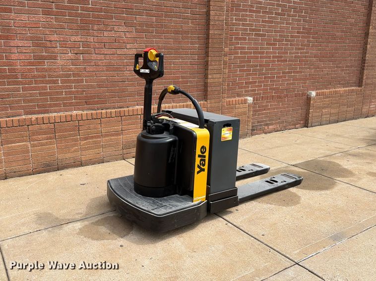 2010 Yale MPE060LFN24T2748 pallet jack