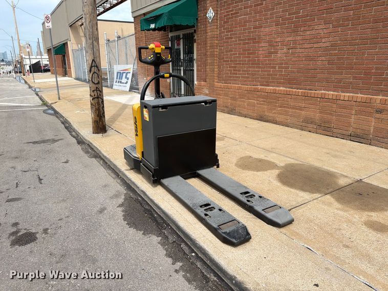 image for item FU4508 2010 Yale MPE060LFN24T2748 pallet jack