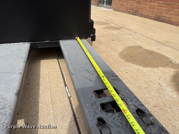 image for item FU4508 2010 Yale MPE060LFN24T2748 pallet jack