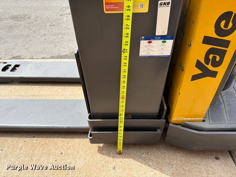 image for item FU4508 2010 Yale MPE060LFN24T2748 pallet jack