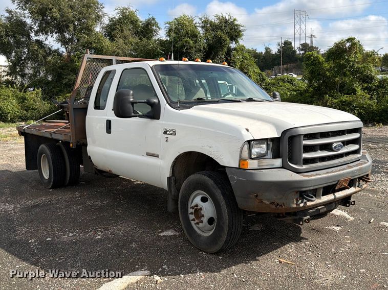 image for item FU4665 2004 Ford F350  Super Duty XL Ext. Cab flatbed pickup truck