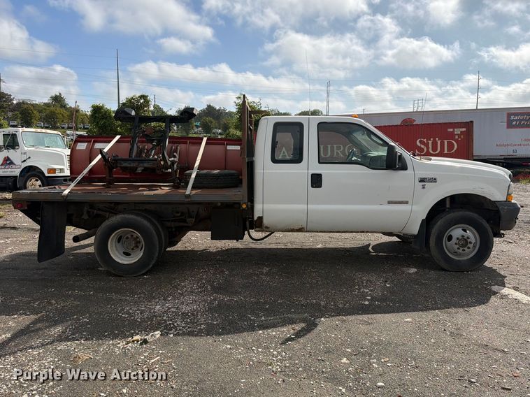image for item FU4665 2004 Ford F350  Super Duty XL Ext. Cab flatbed pickup truck