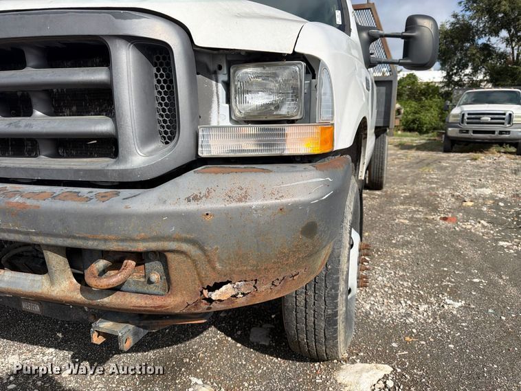 image for item FU4665 2004 Ford F350  Super Duty XL Ext. Cab flatbed pickup truck