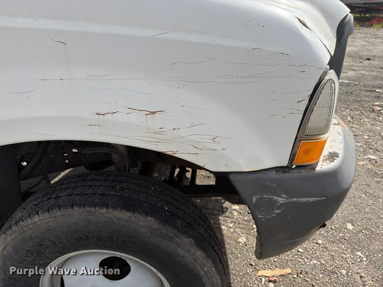 image for item FU4665 2004 Ford F350  Super Duty XL Ext. Cab flatbed pickup truck