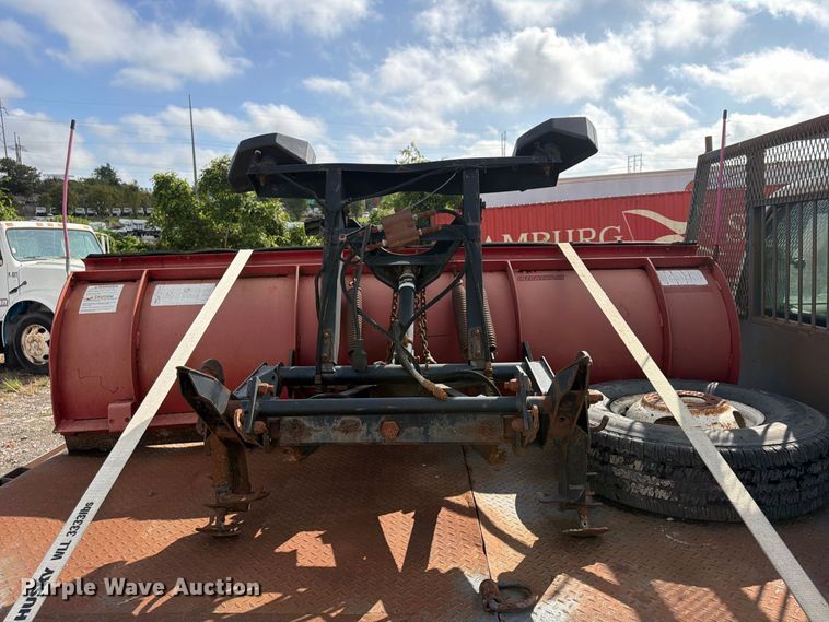 image for item FU4665 2004 Ford F350  Super Duty XL Ext. Cab flatbed pickup truck