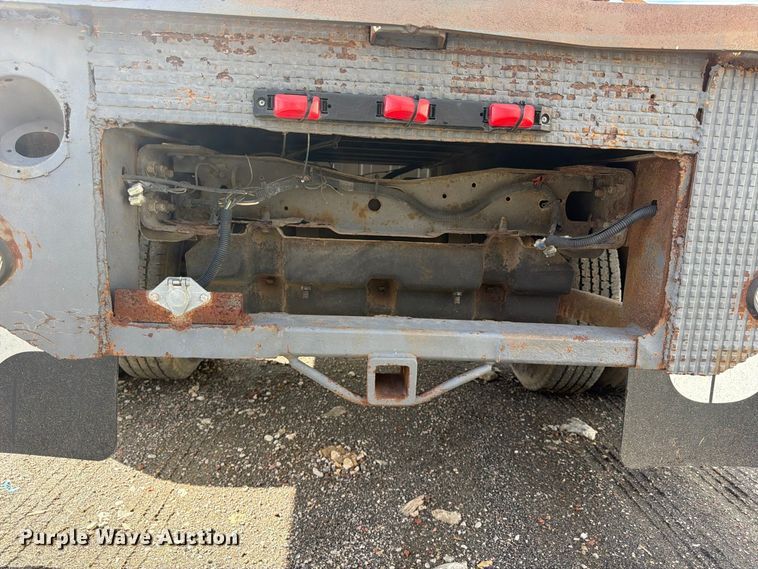 image for item FU4665 2004 Ford F350  Super Duty XL Ext. Cab flatbed pickup truck