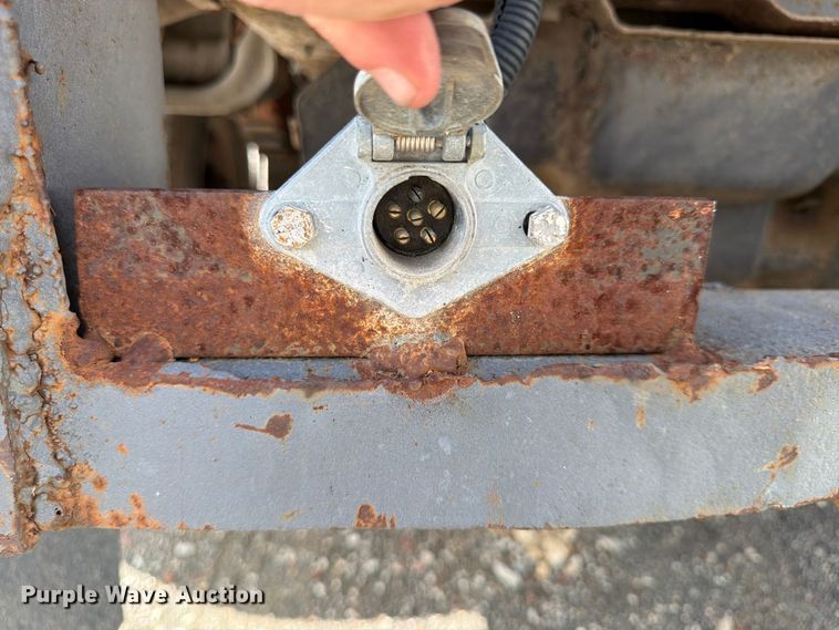 image for item FU4665 2004 Ford F350  Super Duty XL Ext. Cab flatbed pickup truck
