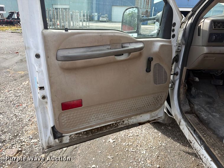 image for item FU4665 2004 Ford F350  Super Duty XL Ext. Cab flatbed pickup truck