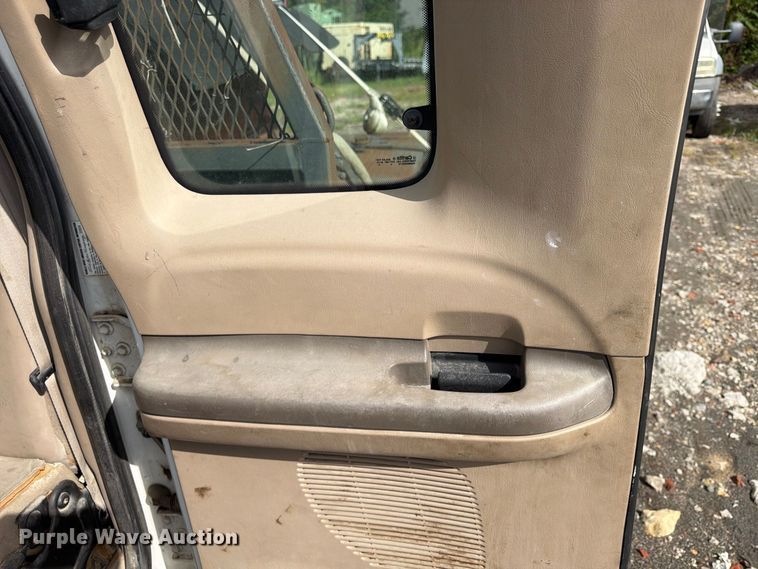 image for item FU4665 2004 Ford F350  Super Duty XL Ext. Cab flatbed pickup truck