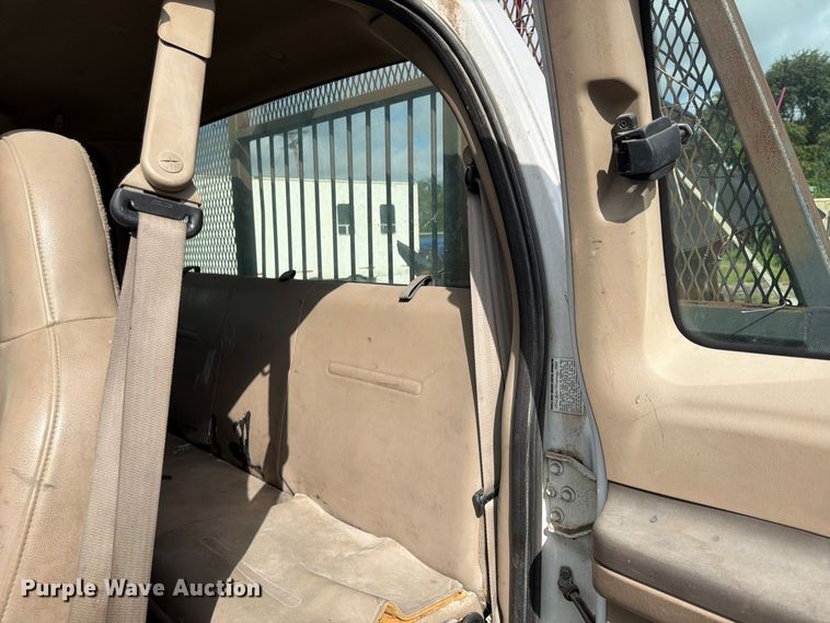 image for item FU4665 2004 Ford F350  Super Duty XL Ext. Cab flatbed pickup truck