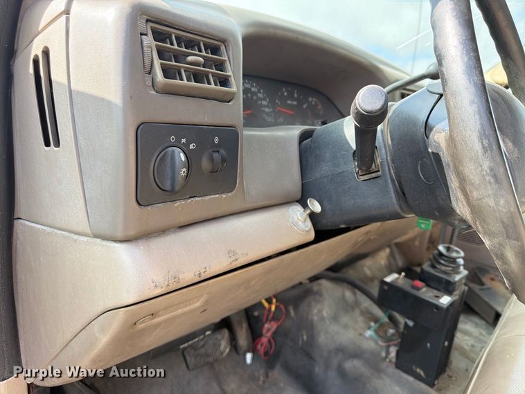 image for item FU4665 2004 Ford F350  Super Duty XL Ext. Cab flatbed pickup truck