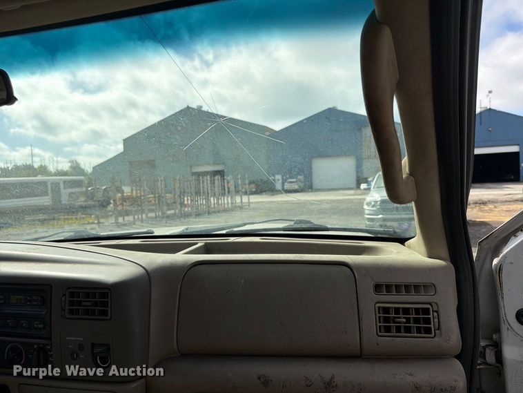 image for item FU4665 2004 Ford F350  Super Duty XL Ext. Cab flatbed pickup truck