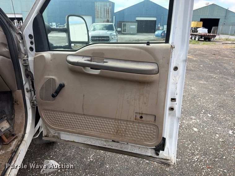 image for item FU4665 2004 Ford F350  Super Duty XL Ext. Cab flatbed pickup truck