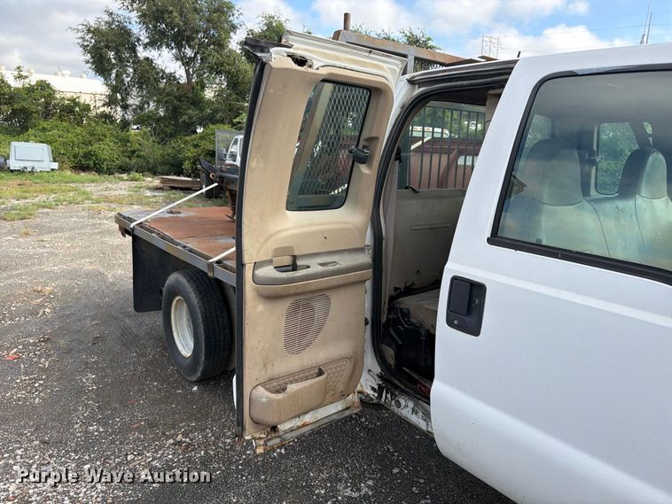 image for item FU4665 2004 Ford F350  Super Duty XL Ext. Cab flatbed pickup truck