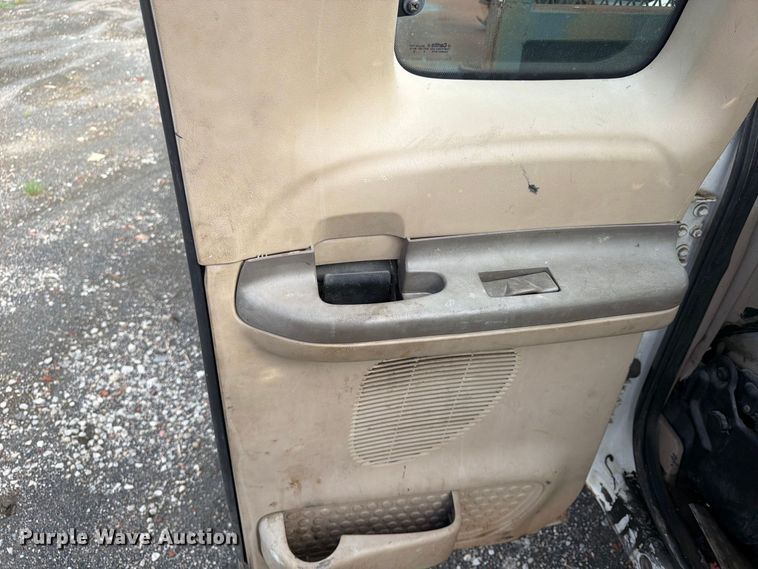 image for item FU4665 2004 Ford F350  Super Duty XL Ext. Cab flatbed pickup truck