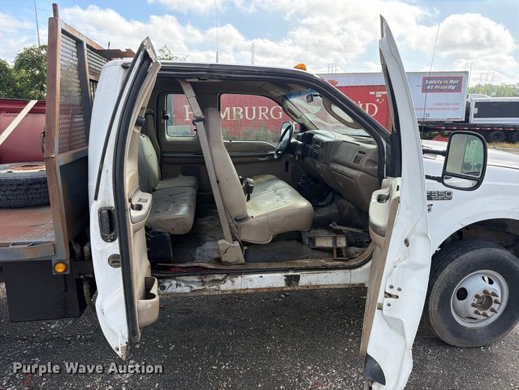 image for item FU4665 2004 Ford F350  Super Duty XL Ext. Cab flatbed pickup truck