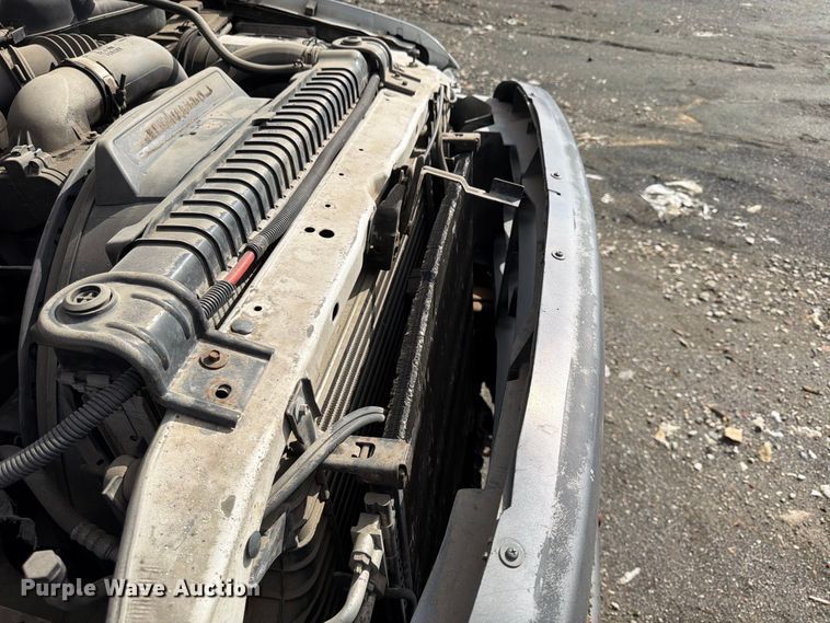 image for item FU4665 2004 Ford F350  Super Duty XL Ext. Cab flatbed pickup truck