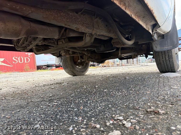 image for item FU4665 2004 Ford F350  Super Duty XL Ext. Cab flatbed pickup truck
