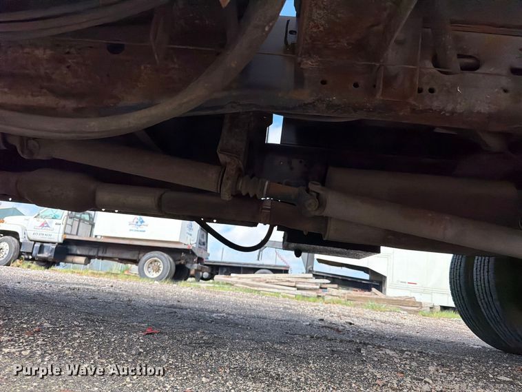 image for item FU4665 2004 Ford F350  Super Duty XL Ext. Cab flatbed pickup truck