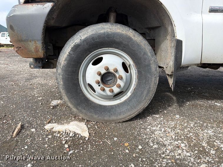 image for item FU4665 2004 Ford F350  Super Duty XL Ext. Cab flatbed pickup truck