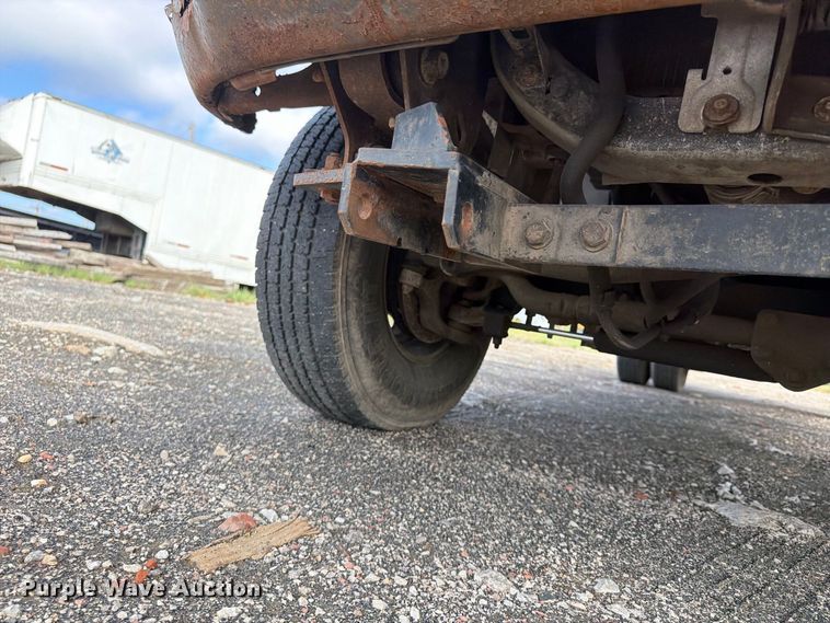 image for item FU4665 2004 Ford F350  Super Duty XL Ext. Cab flatbed pickup truck