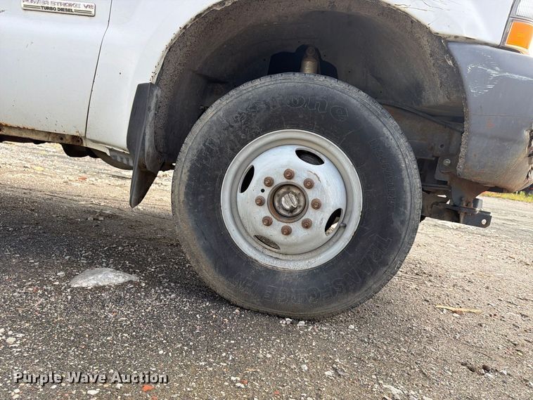 image for item FU4665 2004 Ford F350  Super Duty XL Ext. Cab flatbed pickup truck