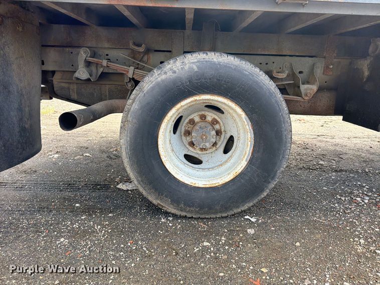 image for item FU4665 2004 Ford F350  Super Duty XL Ext. Cab flatbed pickup truck