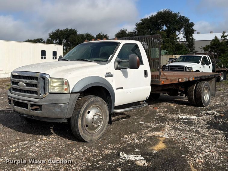 image for item FU4666 2006 Ford F550 Super Duty XLT flatbed truck