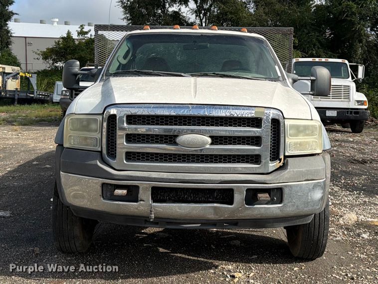 image for item FU4666 2006 Ford F550 Super Duty XLT flatbed truck