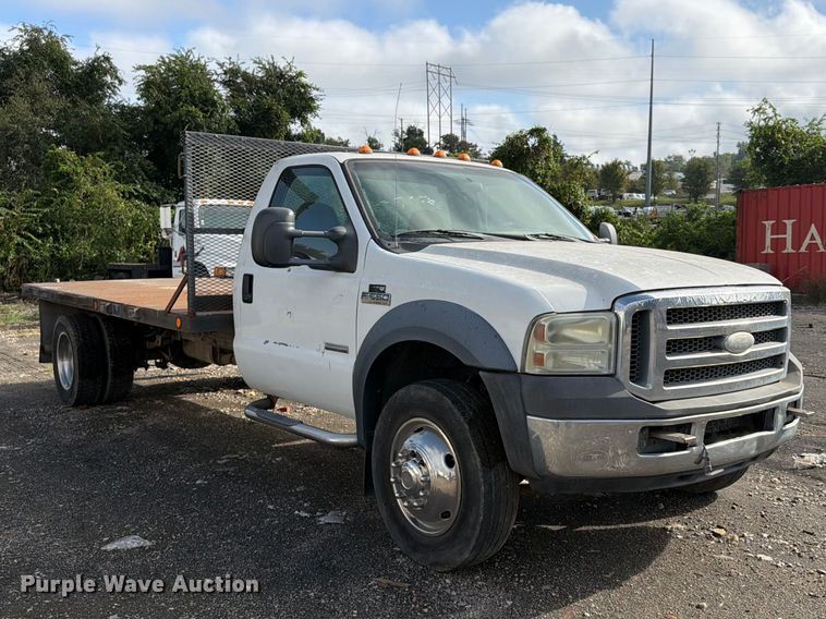 image for item FU4666 2006 Ford F550 Super Duty XLT flatbed truck