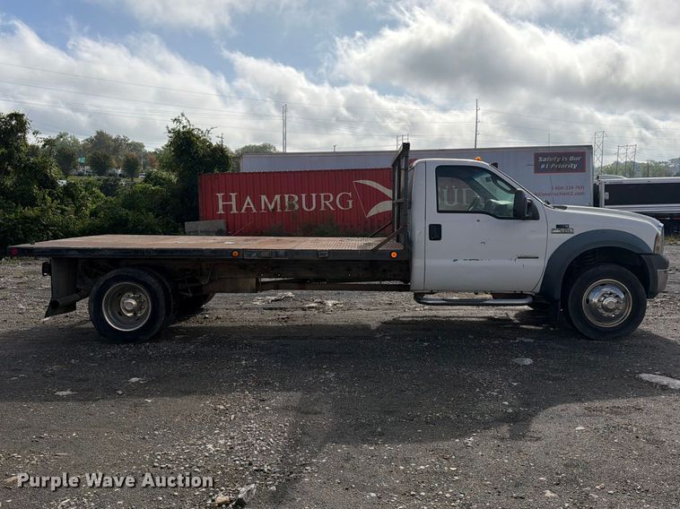 image for item FU4666 2006 Ford F550 Super Duty XLT flatbed truck