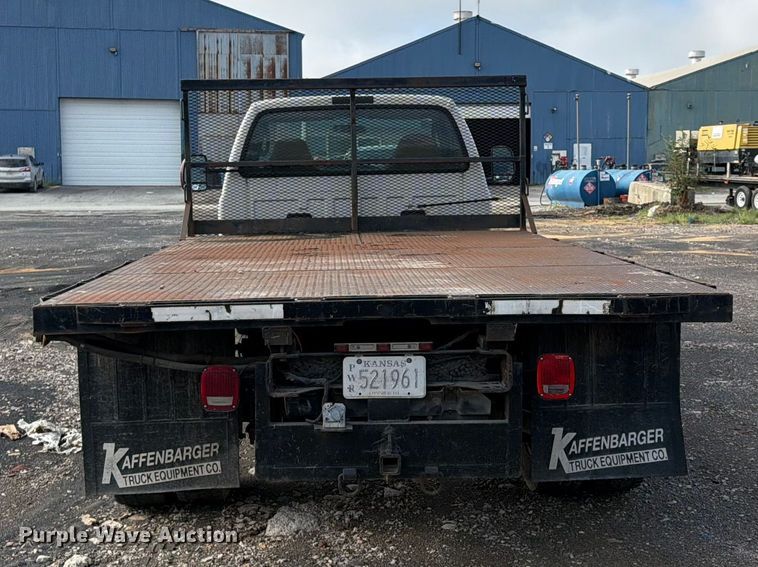 image for item FU4666 2006 Ford F550 Super Duty XLT flatbed truck