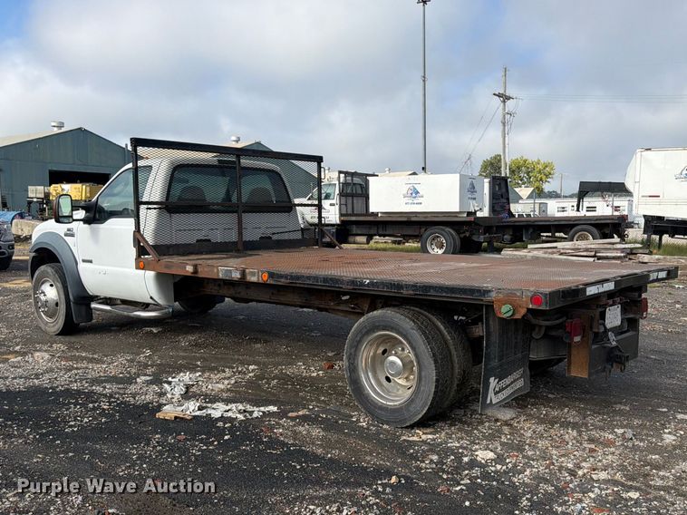 image for item FU4666 2006 Ford F550 Super Duty XLT flatbed truck