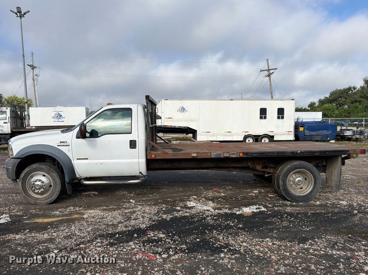 image for item FU4666 2006 Ford F550 Super Duty XLT flatbed truck