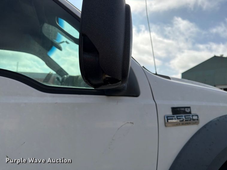 image for item FU4666 2006 Ford F550 Super Duty XLT flatbed truck