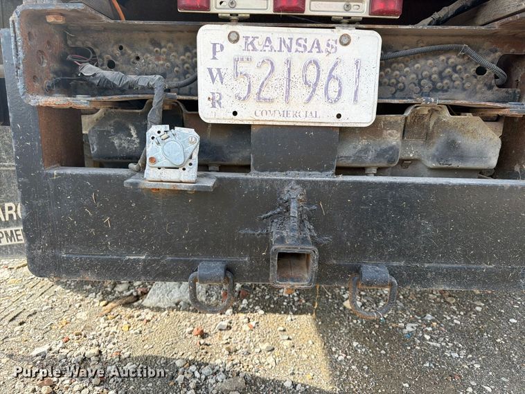 image for item FU4666 2006 Ford F550 Super Duty XLT flatbed truck