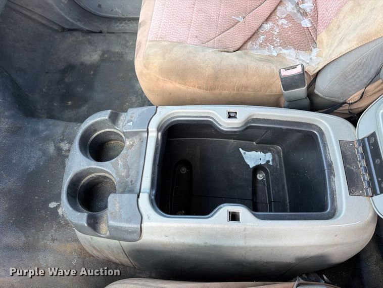 image for item FU4666 2006 Ford F550 Super Duty XLT flatbed truck