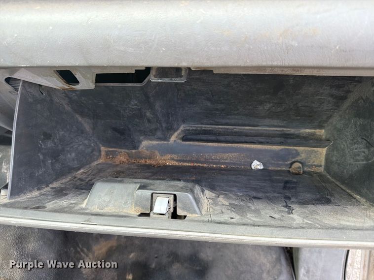 image for item FU4666 2006 Ford F550 Super Duty XLT flatbed truck