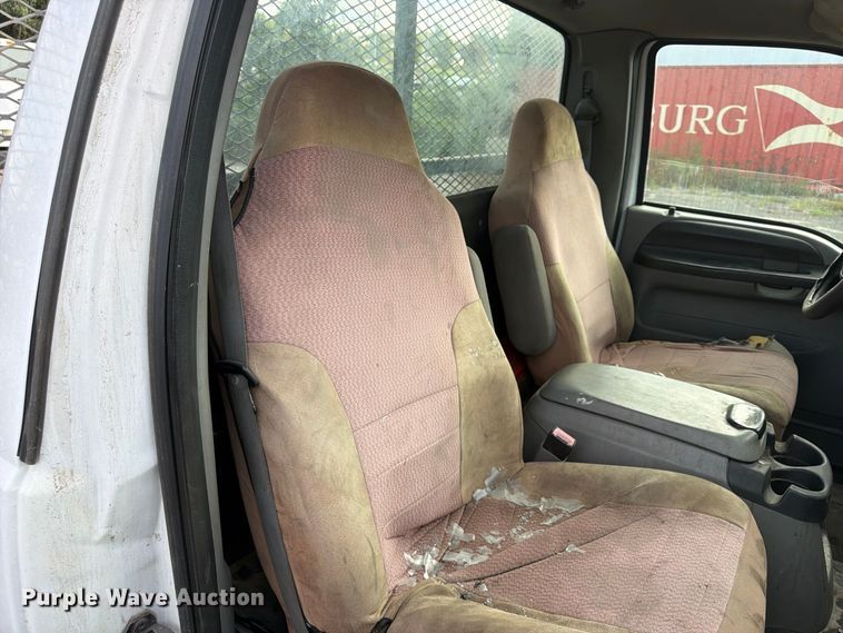 image for item FU4666 2006 Ford F550 Super Duty XLT flatbed truck