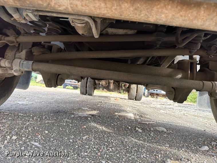 image for item FU4666 2006 Ford F550 Super Duty XLT flatbed truck