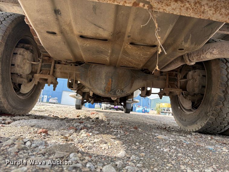 image for item FU4666 2006 Ford F550 Super Duty XLT flatbed truck