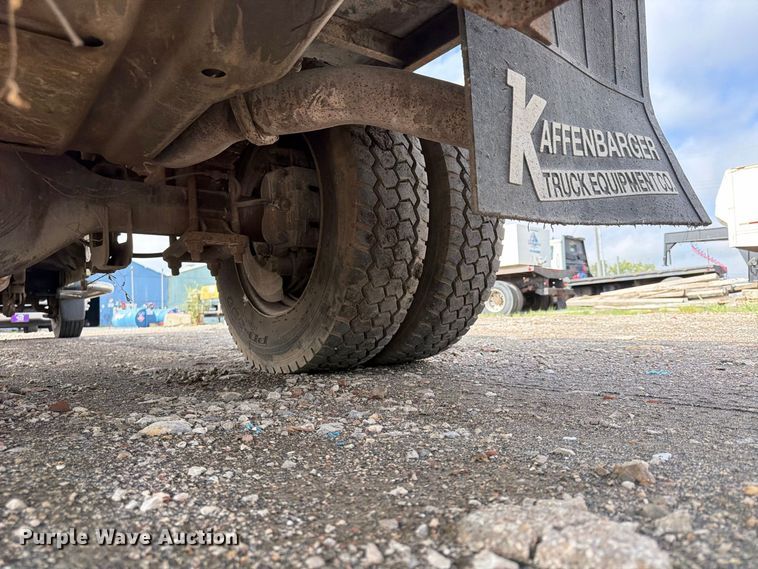 image for item FU4666 2006 Ford F550 Super Duty XLT flatbed truck