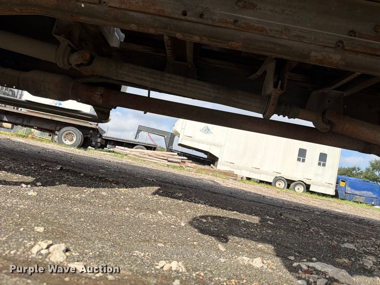 image for item FU4666 2006 Ford F550 Super Duty XLT flatbed truck