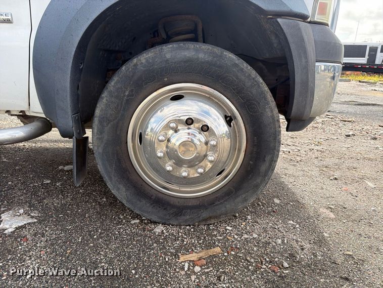 image for item FU4666 2006 Ford F550 Super Duty XLT flatbed truck