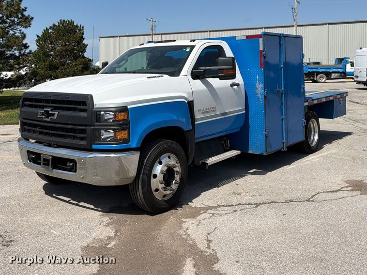 2022 Chevrolet Silverado 5500HD flatbed truck
