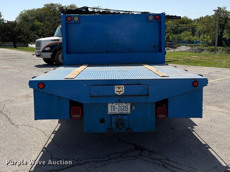 image for item FU4677 2022 Chevrolet Silverado 5500HD flatbed truck