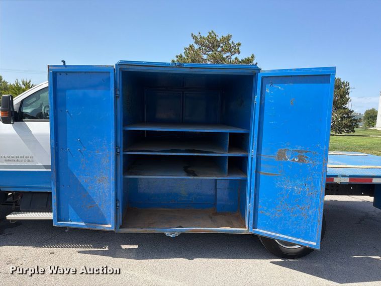 image for item FU4677 2022 Chevrolet Silverado 5500HD flatbed truck